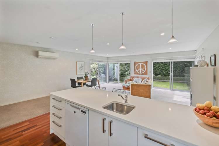 15 Famille Close Yaldhurst_7