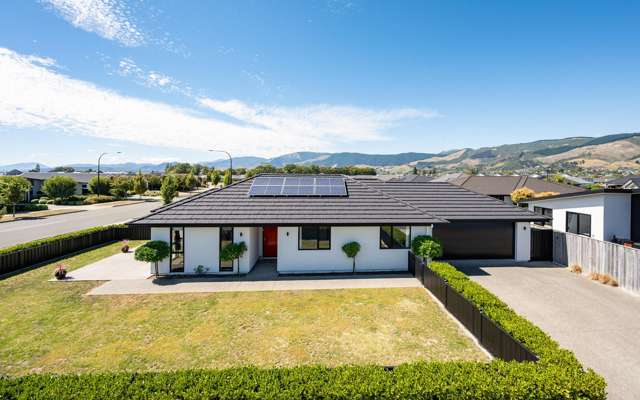 Solar, Sunny Down-sizer with Views of the Ranges