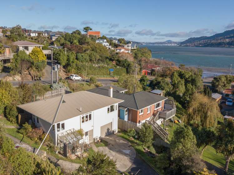 9 Castlewood Road Company Bay_16