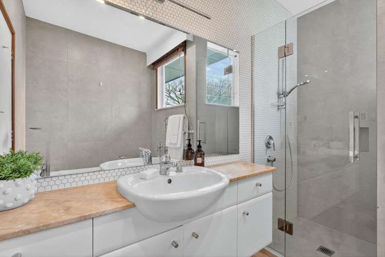 11 and 13 Puketaha Road Swanson_28