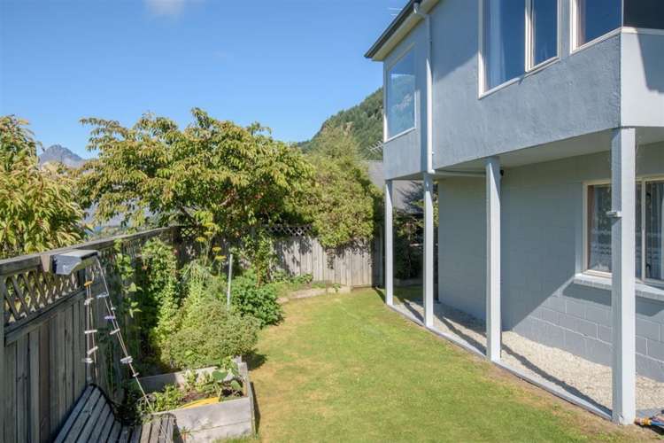 2/2 Dart Place Fernhill/Sunshine Bay_16