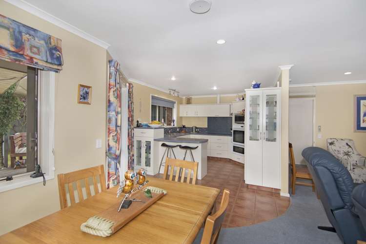 33 Otia Drive Richmond_5