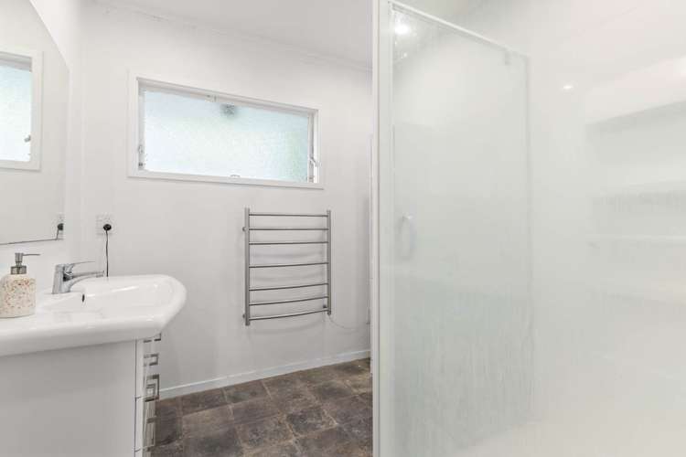 1B De Val Drive Titirangi_8