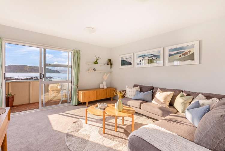 2/418 Queens Drive Lyall Bay_1