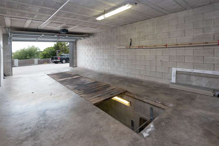 7 Paisley Street Mellons Bay_14