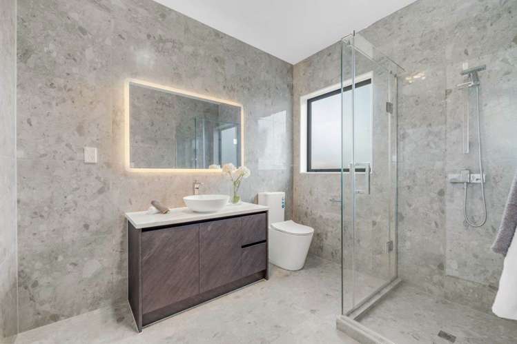 24 Ballyalton Crescent Flat Bush_3