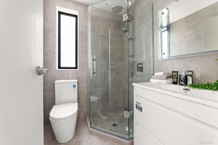 1/735 East Coast Road Browns Bay_1