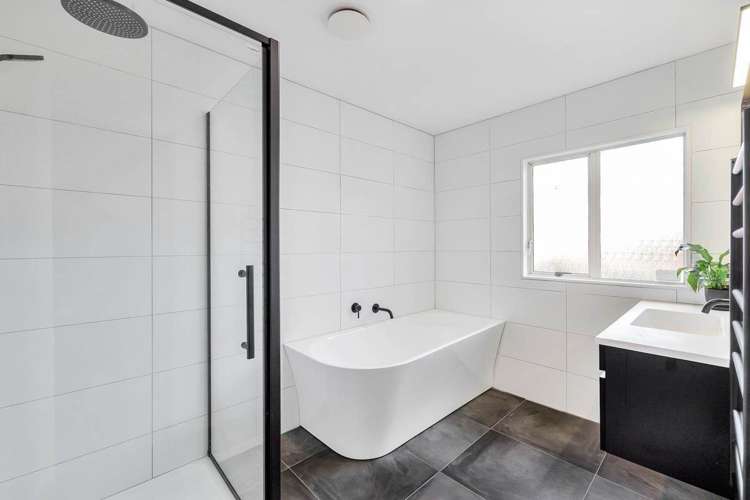 35 Caversham Drive Torbay_20