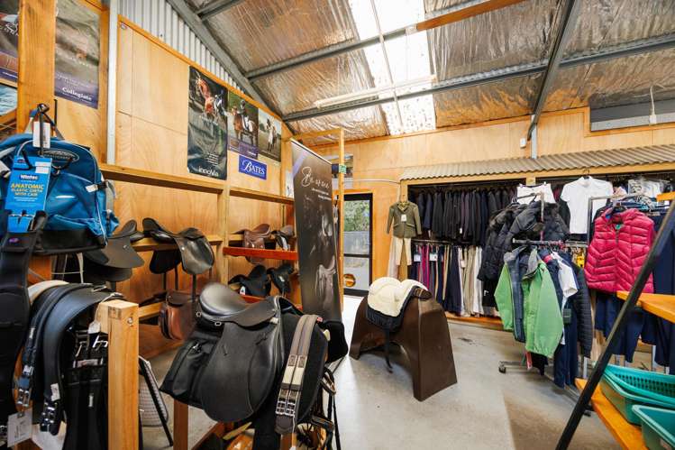 422 Gillespies Line Kairanga_21