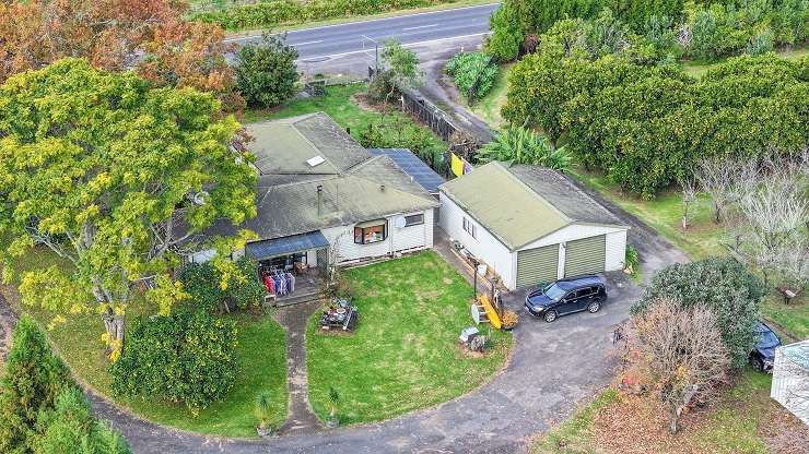 An out-of-towner has bought the two-bedroom cottage on Tairua Road. in Whangamatā, for $495,000 and plans to renovate it for his holiday home. Photo / Supplied