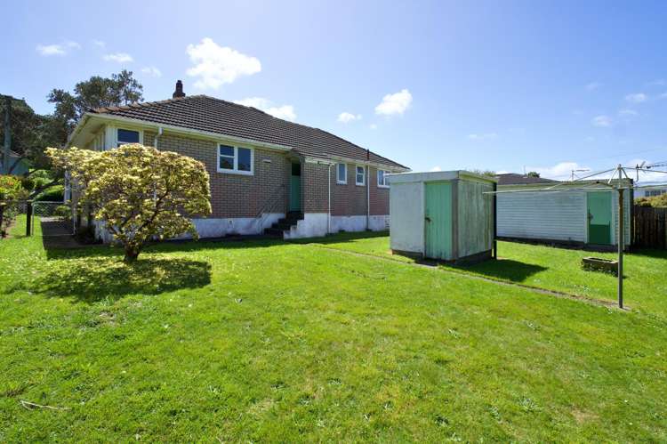 3 Greer Crescent Tawa_14