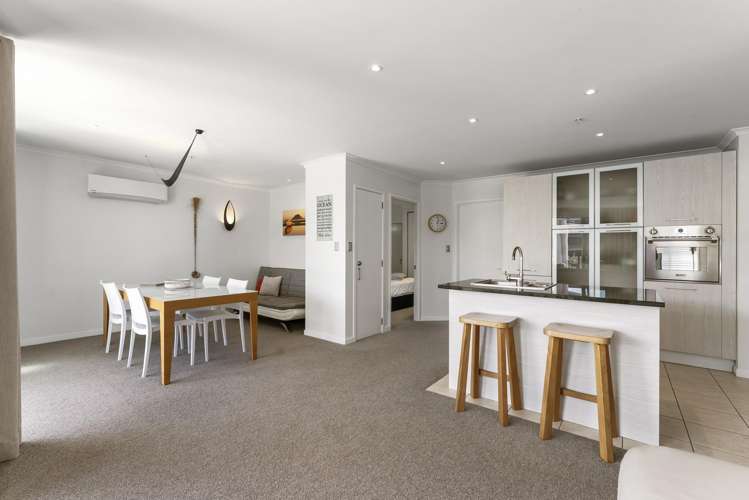 210/136 Marine Parade Mt Maunganui_10