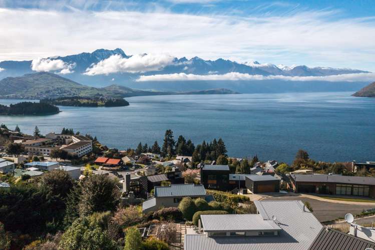 9 Matakauri Place Fernhill/Sunshine Bay_25