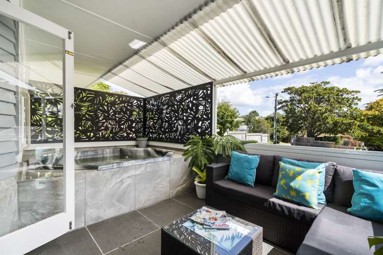 8 Huruhuru Road Massey_10