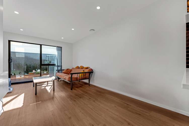 2/119 Bruce McLaren Road Henderson_4