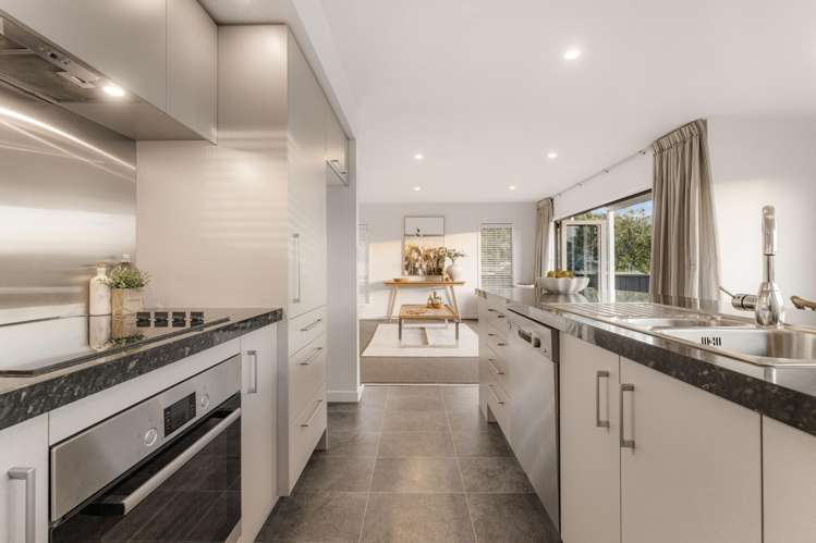 1 Fender Close Pyes Pa_4