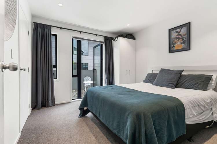 Suite 22/8 Dock Street City Centre_11