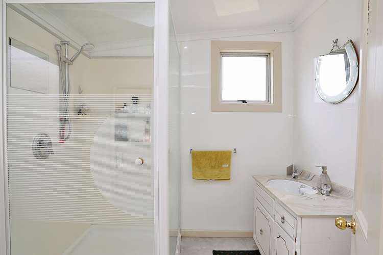 6 Manuka Street Colac Bay_12