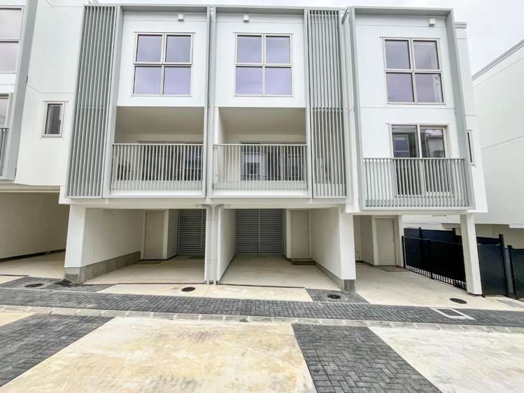 15/9 Aeroview Drive 1603_15