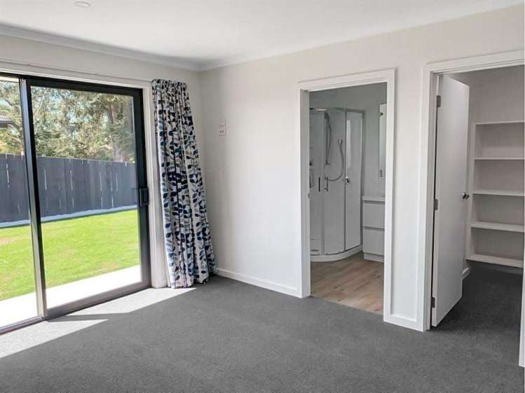 44 Geoff Geering Dr Netherby_5