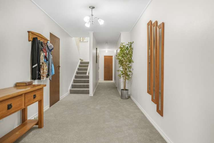 52 Mcenroe Grove Naenae_9