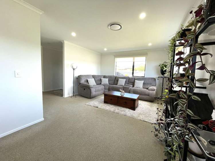 26 Honeyfield Drive 10861_4