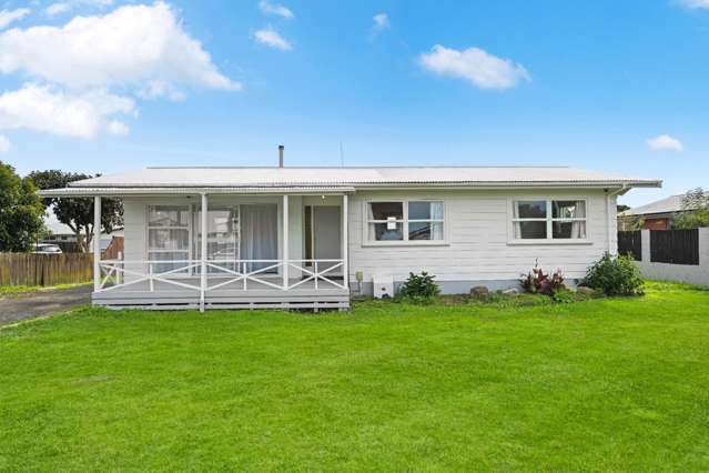 Modern Renovated Home Steps from Norton Centre & School