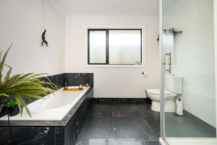 6 Ngaio Street West End_19