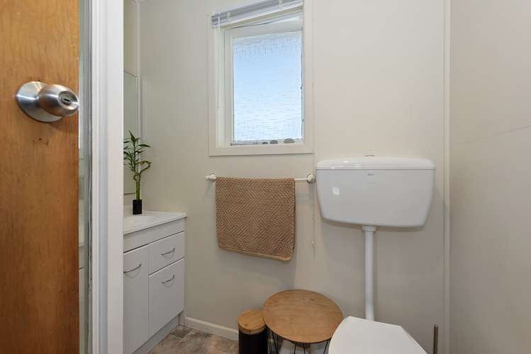 6 Manapouri Place Glenview_9