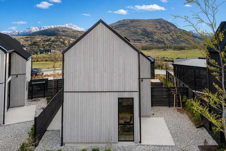 3 Escalator Avenue Jacks Point_2