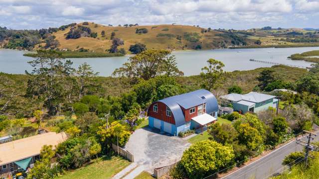 Kaipara Harbour View With Style