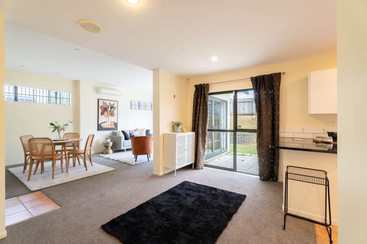 35 Ring Lane Paparangi_5