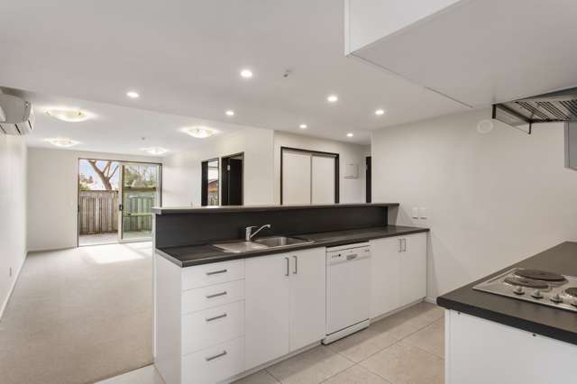 8/14 Brougham Street Addington_2