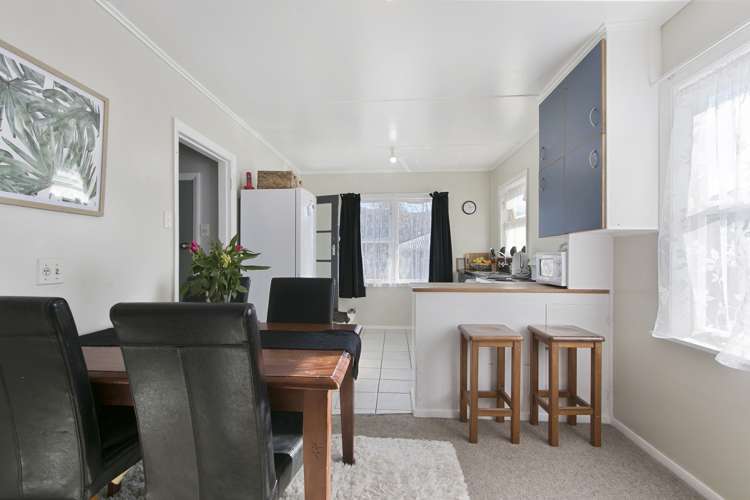 52 Coast Road Wainuiomata_6