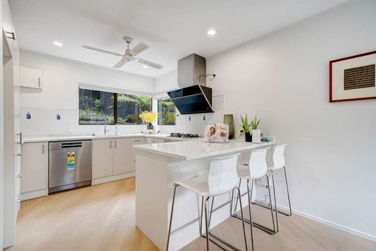 8 Stitchbird Close Murrays Bay_8