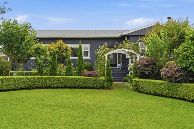 Gorgeous Grounds, Close to Town