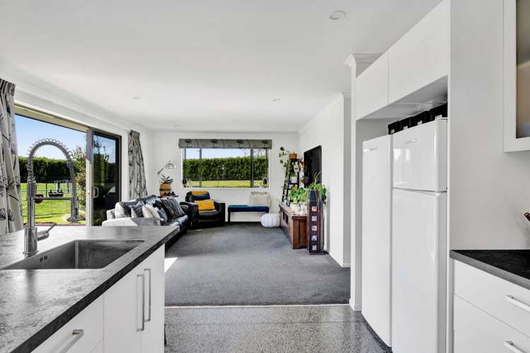 1108c Egmont Road Egmont Village_5