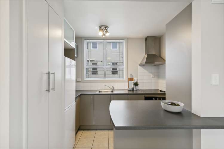 3/127 Queens Drive Lyall Bay_1