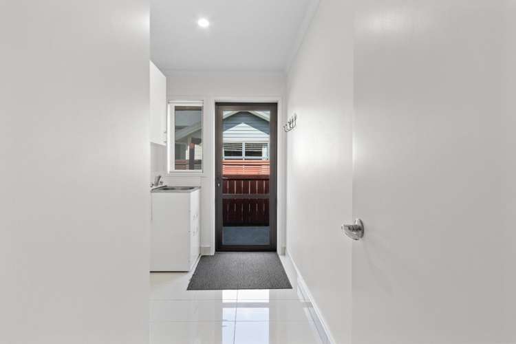 30 West Thompson Street Leamington_12