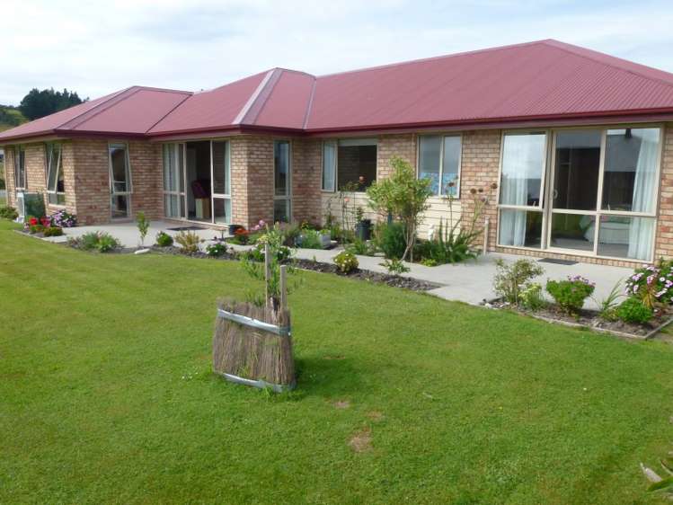 140 Coulson Road Paroa_14