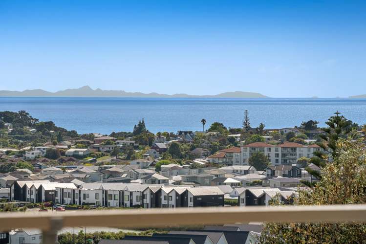 20 Whangaparaoa Road_2