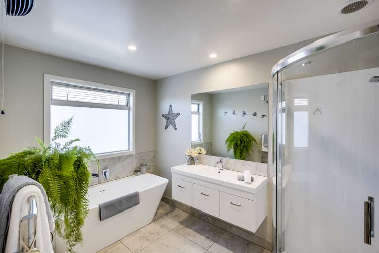 6 Pelorus Avenue Poraiti_12