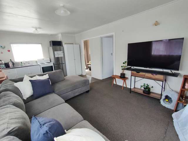 Private and central 1 bedroom home in Feilding