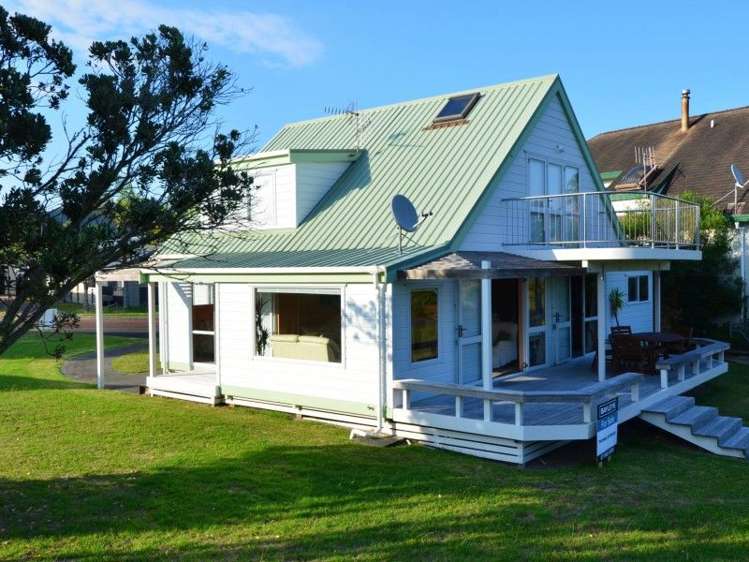 8 Ajax Head Pauanui_2