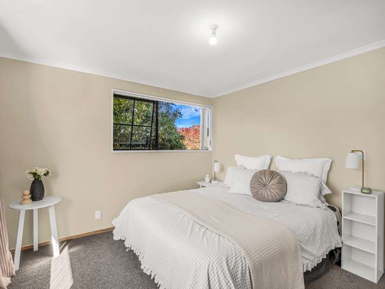 64 Karnak Crescent Russley_15