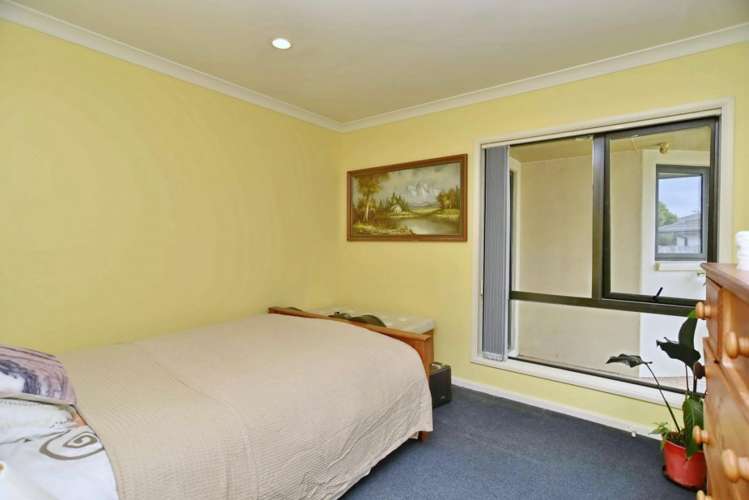 17 Cayman Close Shirley_9