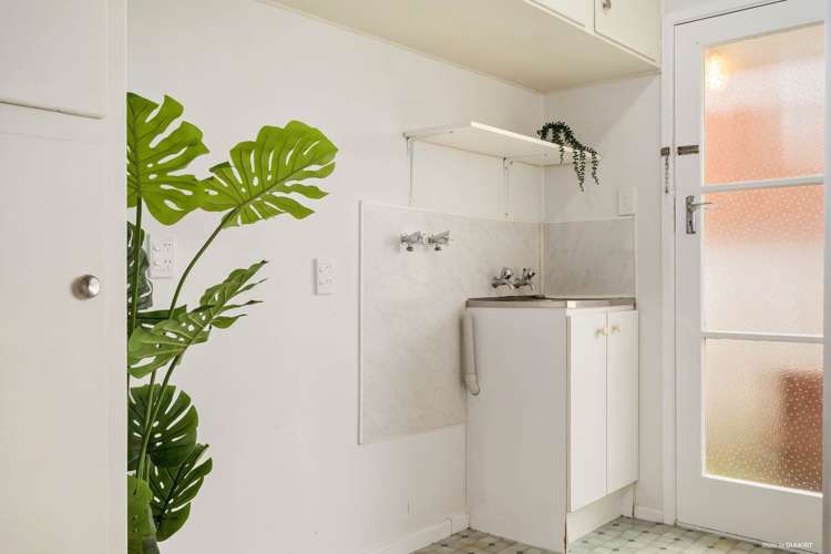 2/2b Dowling Place Pakuranga_13