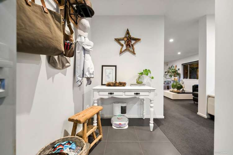 42 Flintridge Drive Flat Bush_10