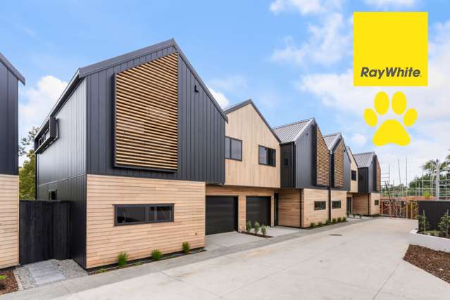 Stunning 4 Bedroom, 2 bathroom with Single Lock up Garage + 1 Dedicated Carpark