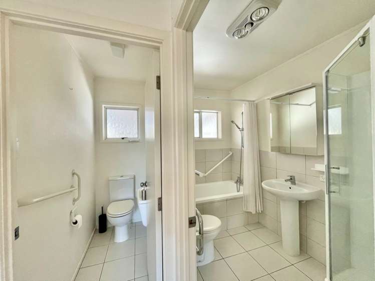 2/957a Beach Road Torbay_8